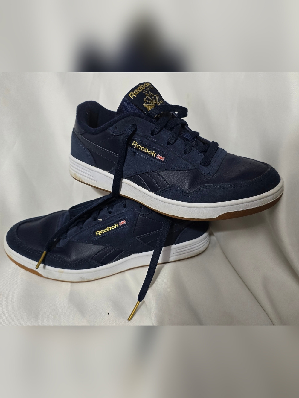 Reebok Classic Low Navy Blue Leather and Suede Sneaker  Size 6.5